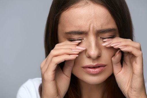 woman itching eyes woman itching eyes